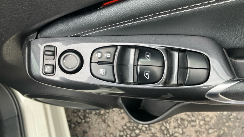 Nissan Juke 1.0 DiG-T Tekna 5dr Petrol Hatchback